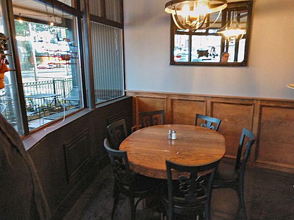 Clemenzas dining area